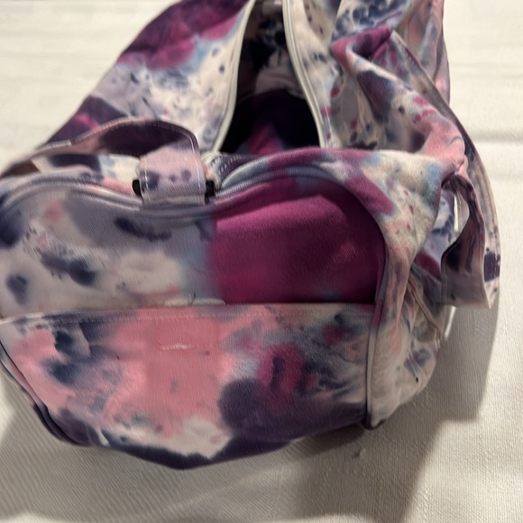 Under bandz  tie dyed duffle bag - Picture 4 of 10